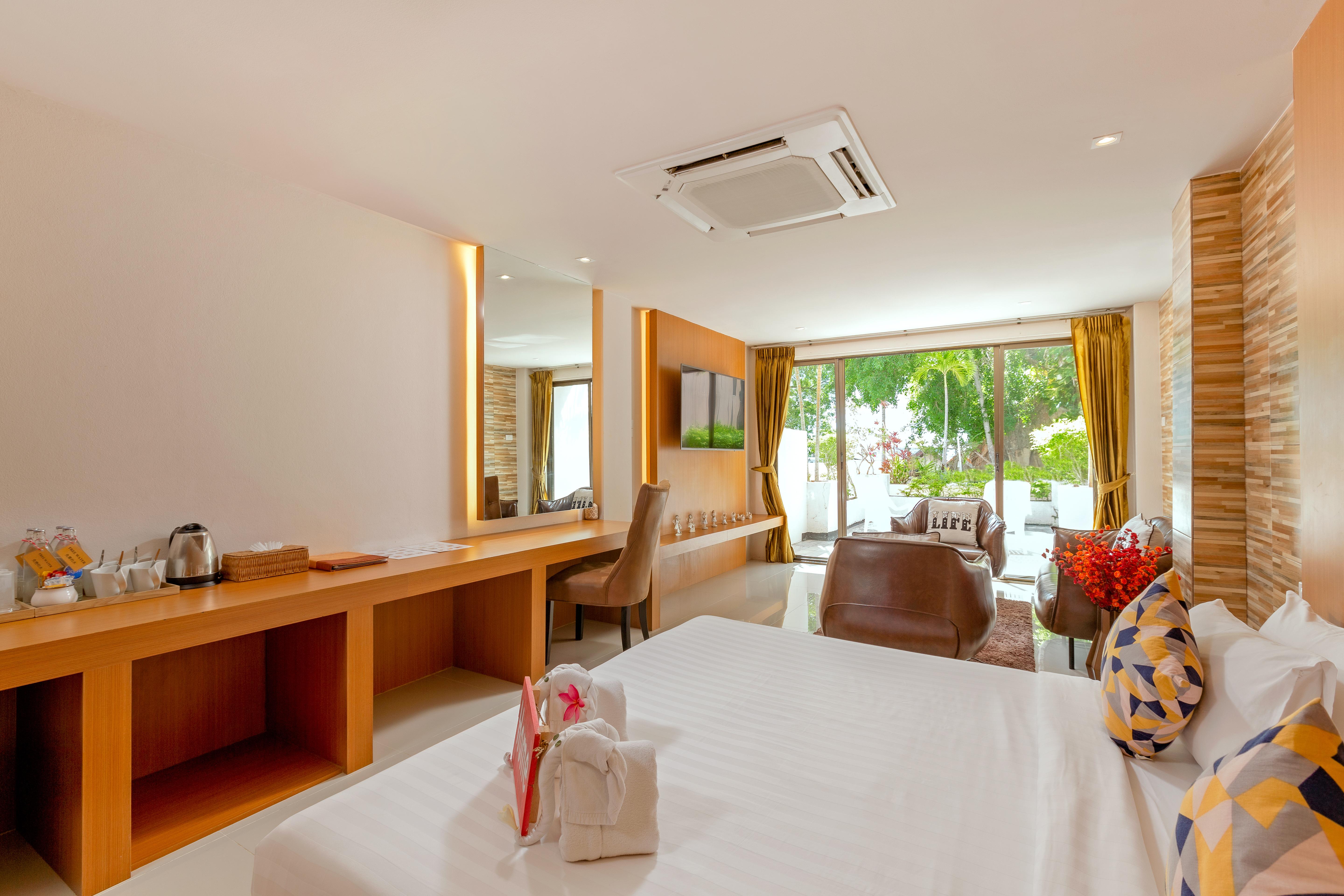 Club Bamboo Boutique Patong Beach Resort Buitenkant foto