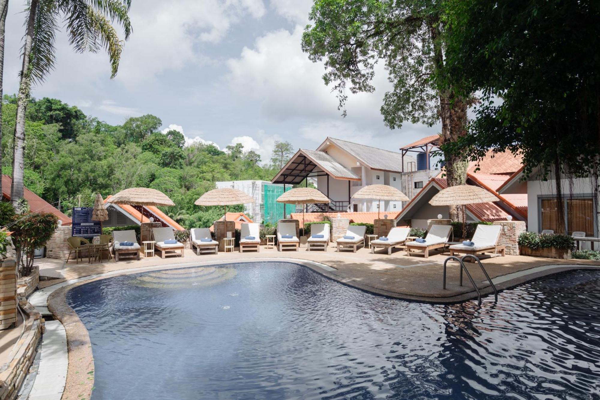 Club Bamboo Boutique Patong Beach Resort Buitenkant foto