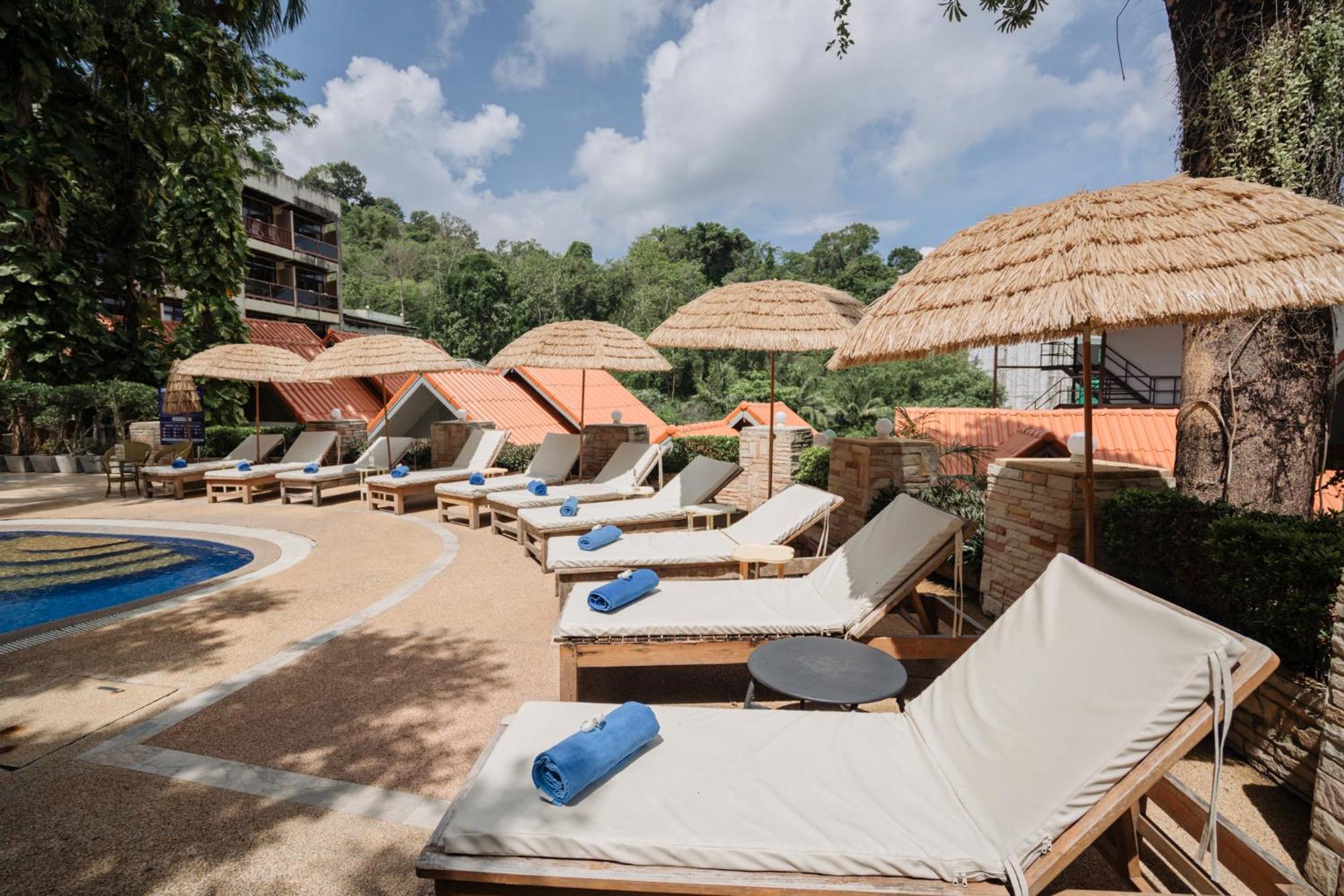 Club Bamboo Boutique Patong Beach Resort Buitenkant foto